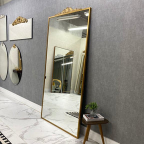 Espelho Clássico com Moldura Dourada Elegância Atemporal